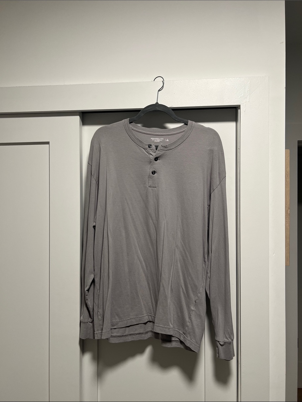 Abercrombie & Fitch Classic Long-Sleeve Henley Shirt - Gray